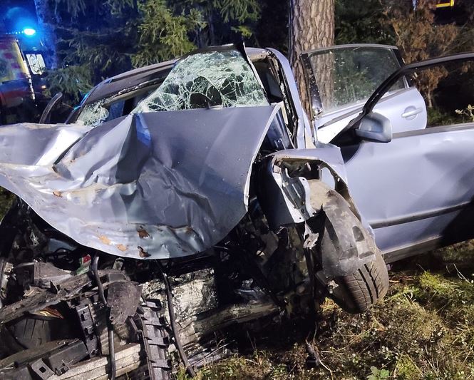 Śmiertelny wypadek na łuku drogi. Nie przeżył pasażer