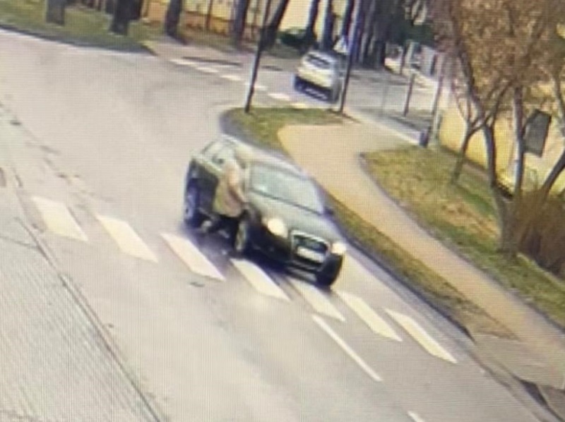Przejechał kobiecie po stopie. 71-latka była na przejściu na pieszych