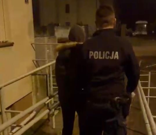 Brutalne pobicie 13-latki. Sąd umieścił dwóch nieletnich w schronisku dla nieletnich