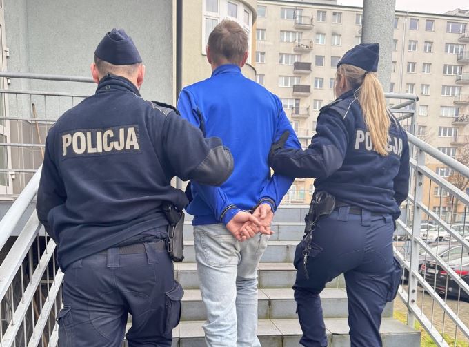 Interwencja w centrum miasta zakończona zarzutami. Mężczyzna groził policjantom