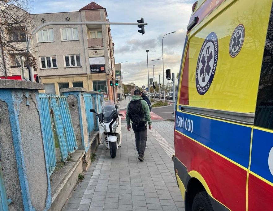 Wszedł na czerwonym! Skuter nie zdążył zahamować