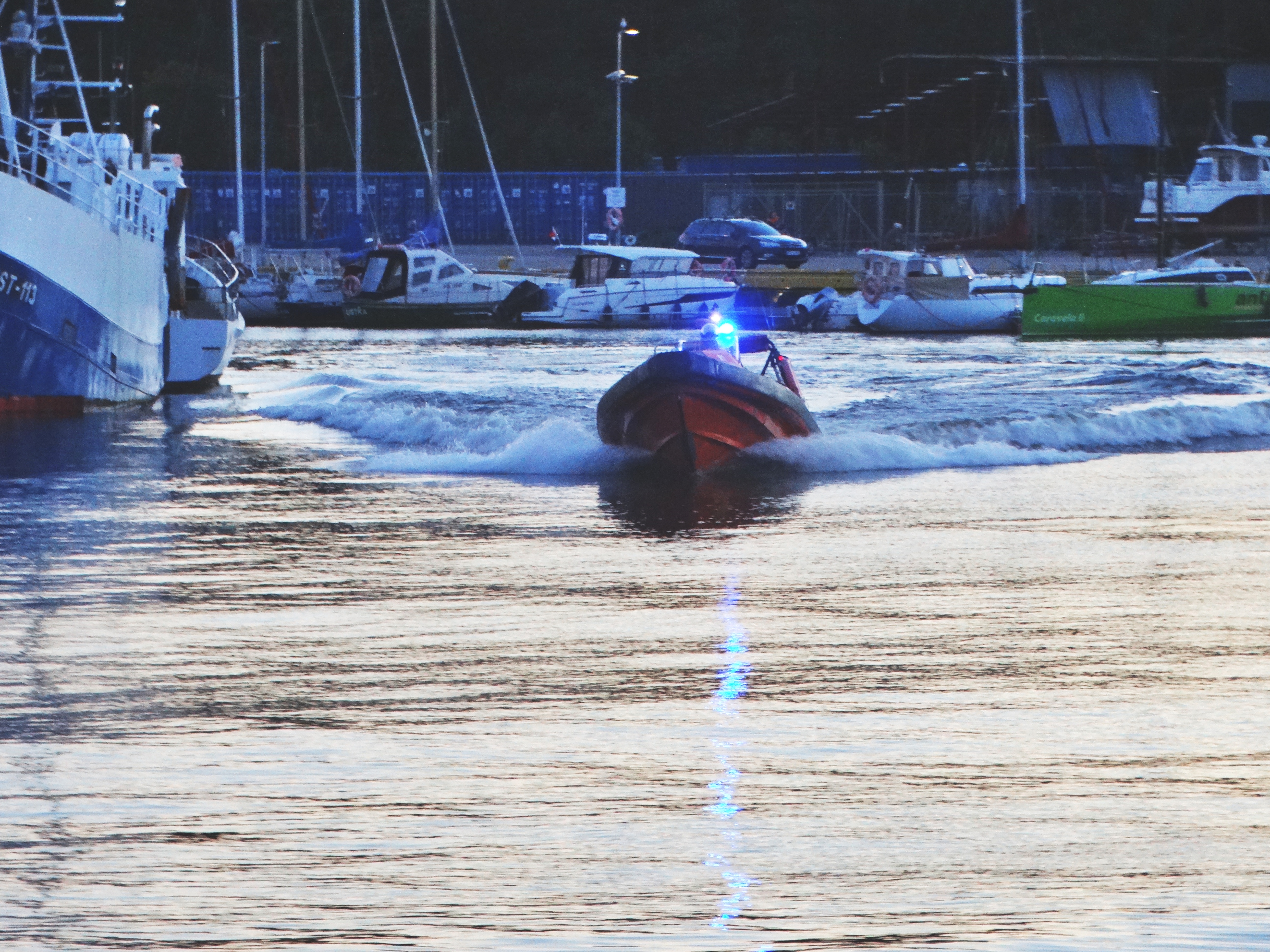 Niebezpieczna sytuacja na morzu. SAR ruszył z pomocą