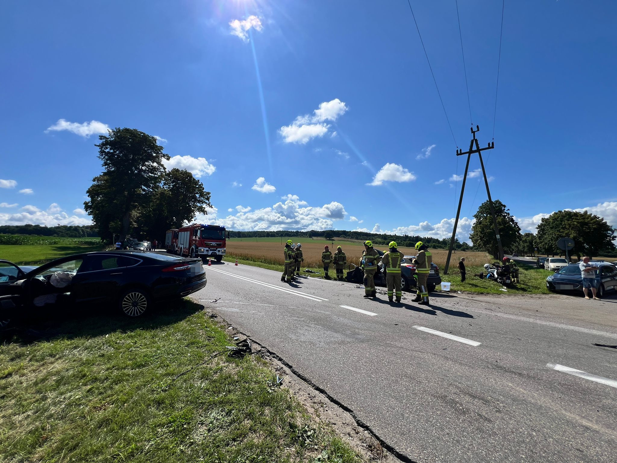 Zderzyły się trzy pojazdy. Służby w akcji