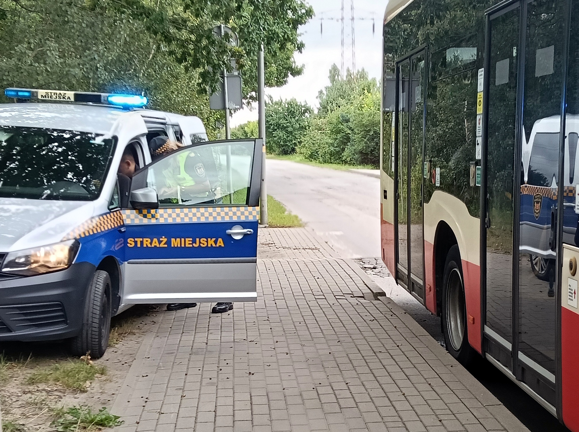 Atak epilepsji w autobusie. Strażnicy stanęli na wysokości zadania