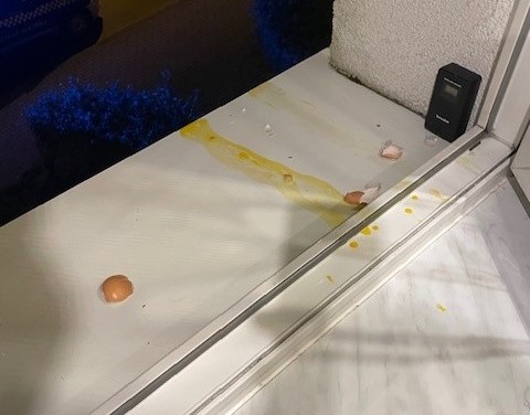 Jajeczny incydent na jednym z osiedli. 26-latek nie uniknie odpowiedzialności