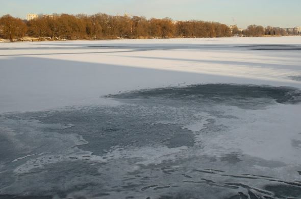 Sekundy od tragedii. Pod 12-latką załamał się lód
