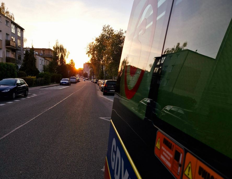 Wpadł do szamba podczas opróżniania wiadra i...stał w nim po uszy!