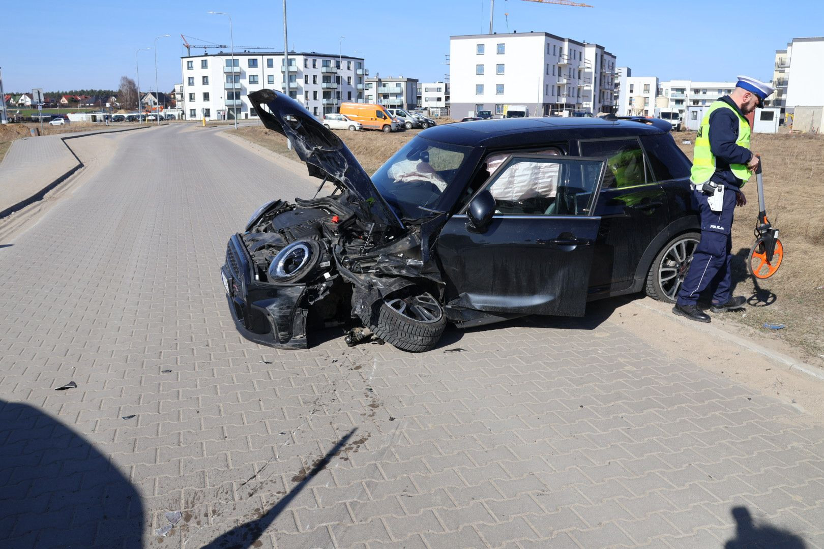 53-latka trafiła do szpitala. Zderzenie dwóch osobówek w Bolszewie | ZDJĘCIA