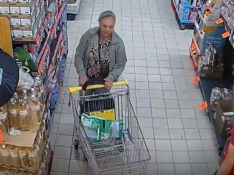 Wzięła 'chemię' i się ulotniła? Policja szuka kobiety z torbą na kółkach