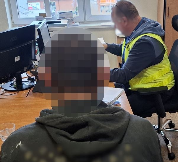 Pijany, pod wpływem narkotyków i bez prawa jazdy kierowca próbował podszyć się pod brata