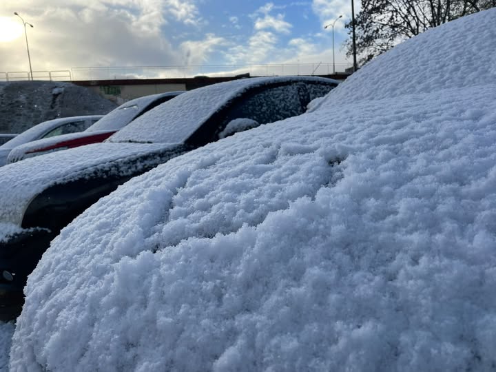 Silny wiatr i opady śniegu. IMGW ostrzega