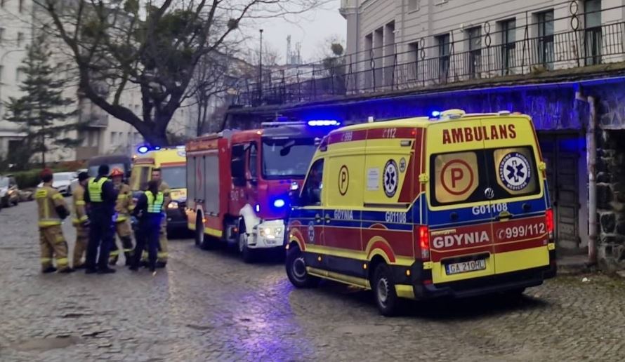 Trzy osoby podtruły się tlenkiem węgla. Wśród poszkodowanych 6-dniowe niemowlę