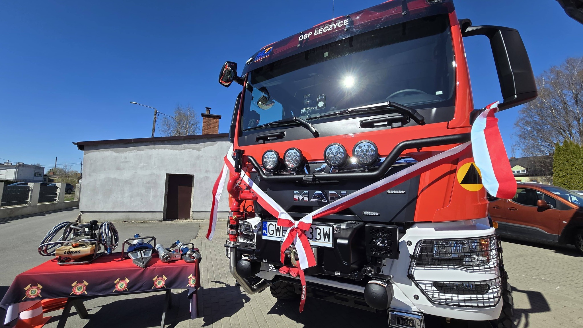 Nowy wóz dla strażaków w Łęczycach. Wsparcie od Polskich Elektrowni Jądrowych