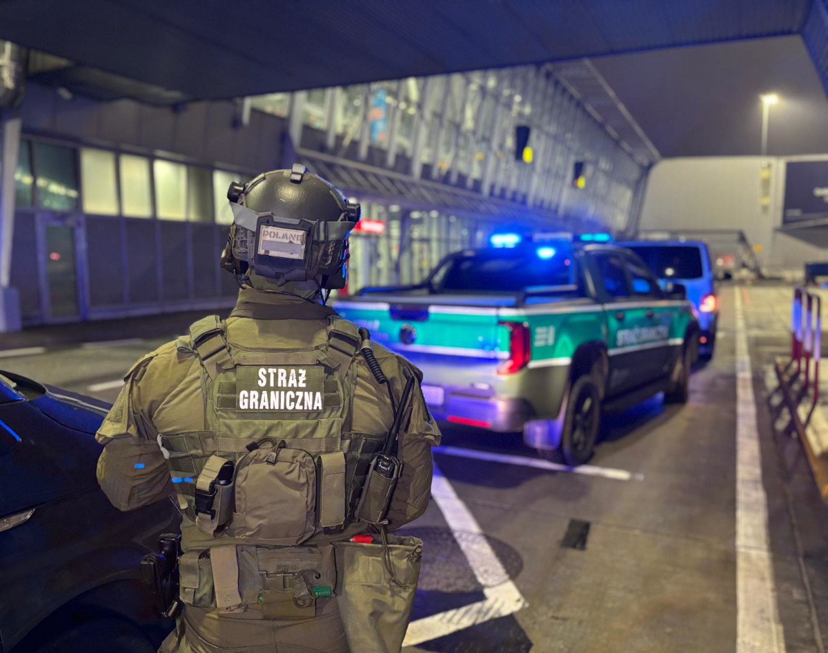 Płynna kokaina ukryta w butelkach po winie. 65-latek zatrzymany po ekstradycji z Panamy