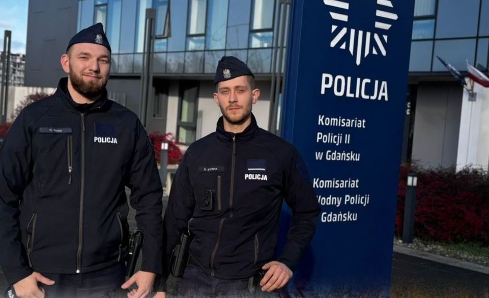 Ściągnęli 16-latka z krawędzi barierek mostu. 'Sytuacja wymagała natychmiastowego działania'