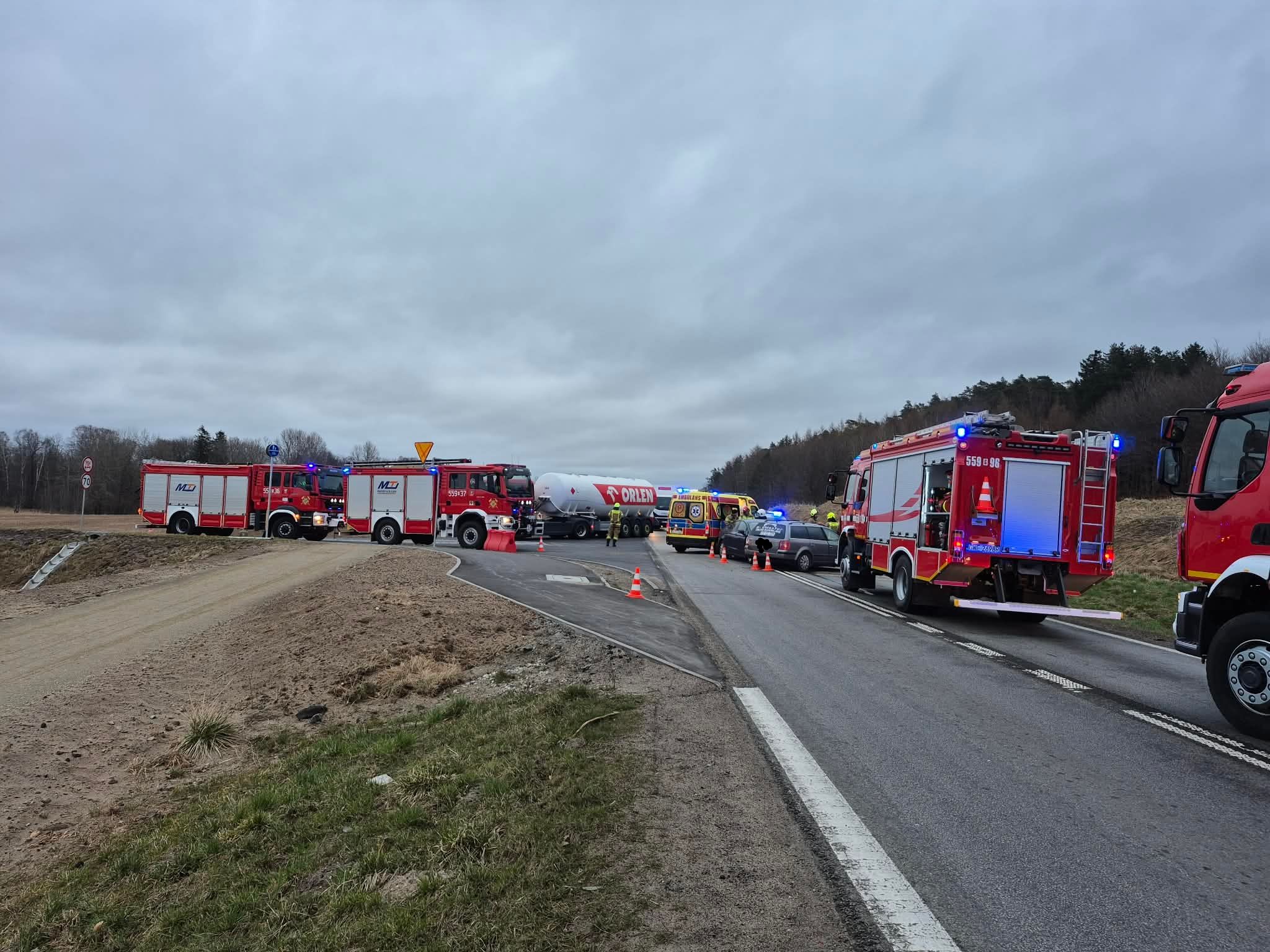 Poranny wypadek na DK6! Dwie osoby trafiły do szpitala