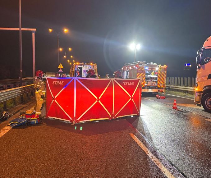 Dramatyczny wypadek na S6. Motocyklista walczy o życie