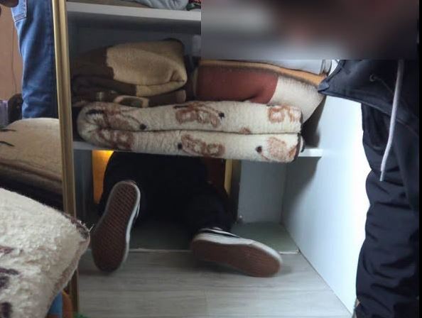 Labirynt ukryty w za piwnicznymi drzwiami. Na końcu narkotykowa ‘fabryka’