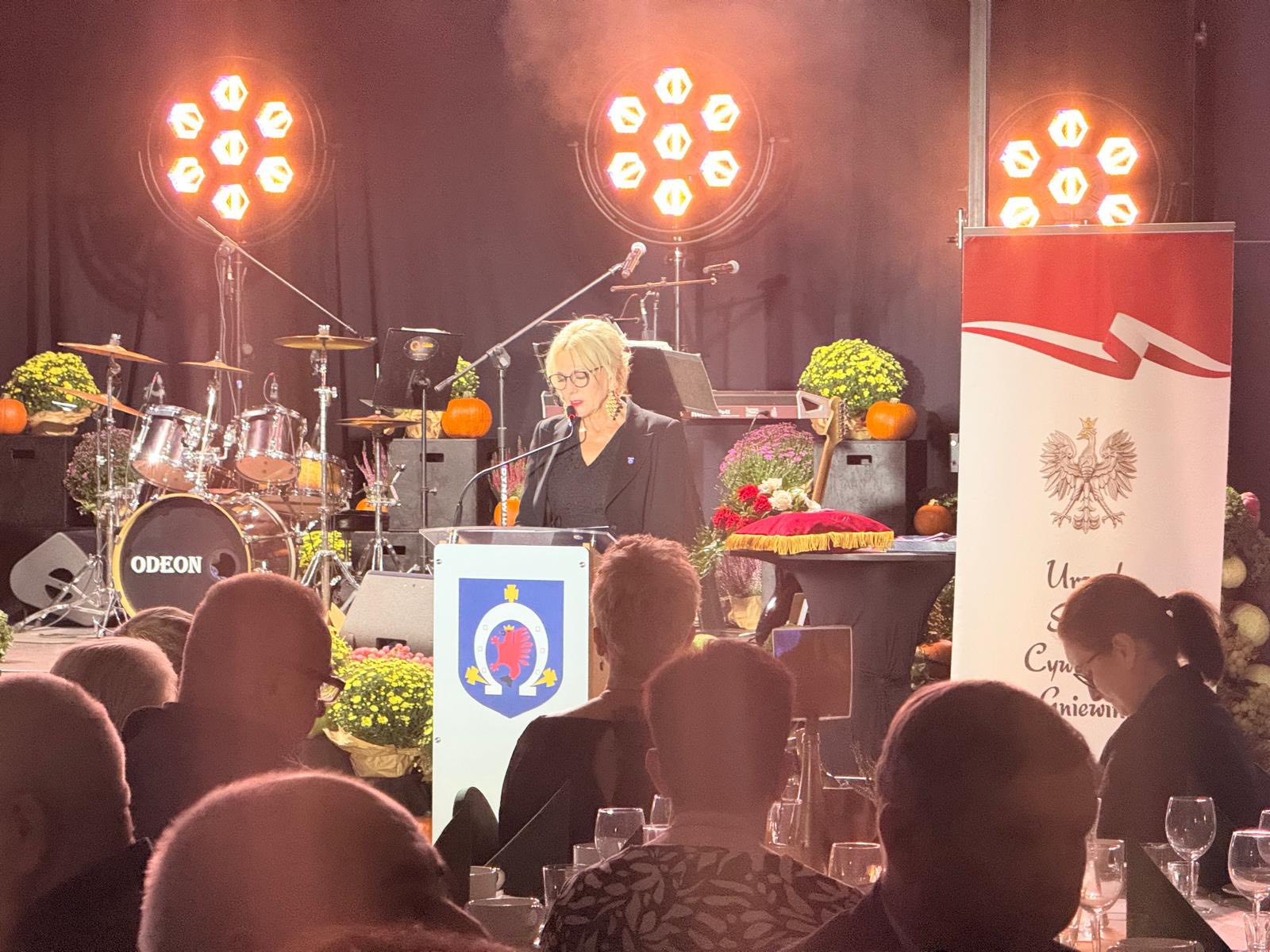 Bal, złote gody, medale i wzruszenia. Dzień Seniora w Gniewinie