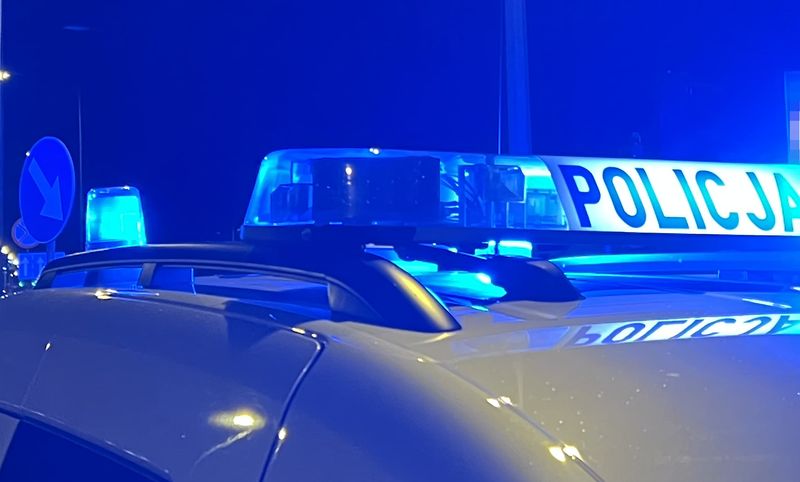 Nocny pościg ulicami miasta. Ranny jeden z policjantów
