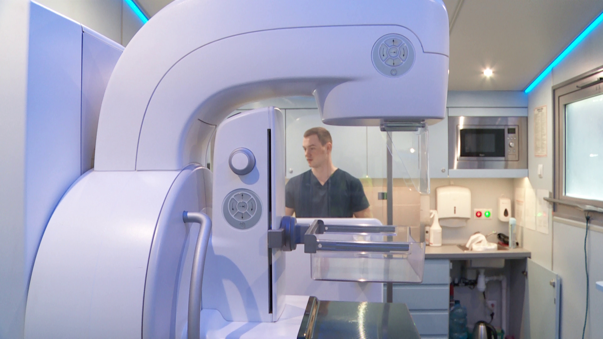 Firma z Gniewina po raz kolejny zorganizowała bezpłatne badania mammograficzne dla swoich pań