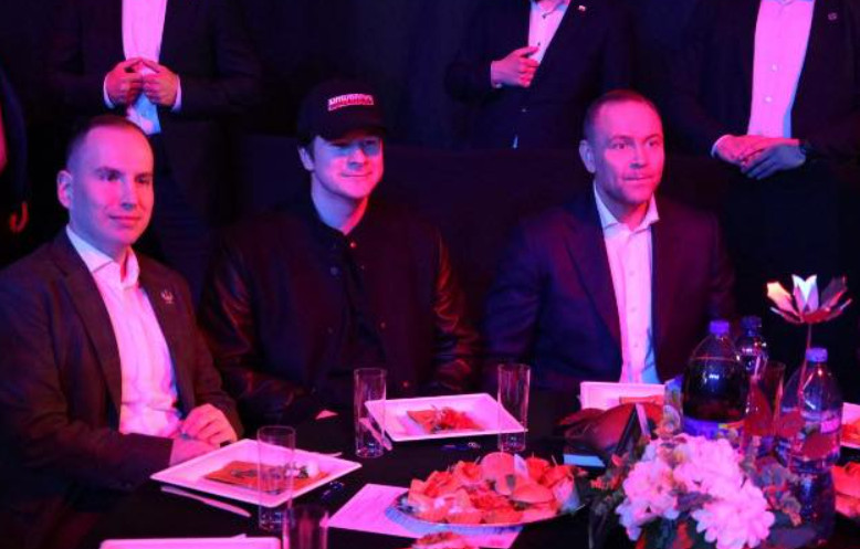 Nokaut w hali Sokolnia. Prezydent Nawrocki oglądał go z pierwszych rzędów