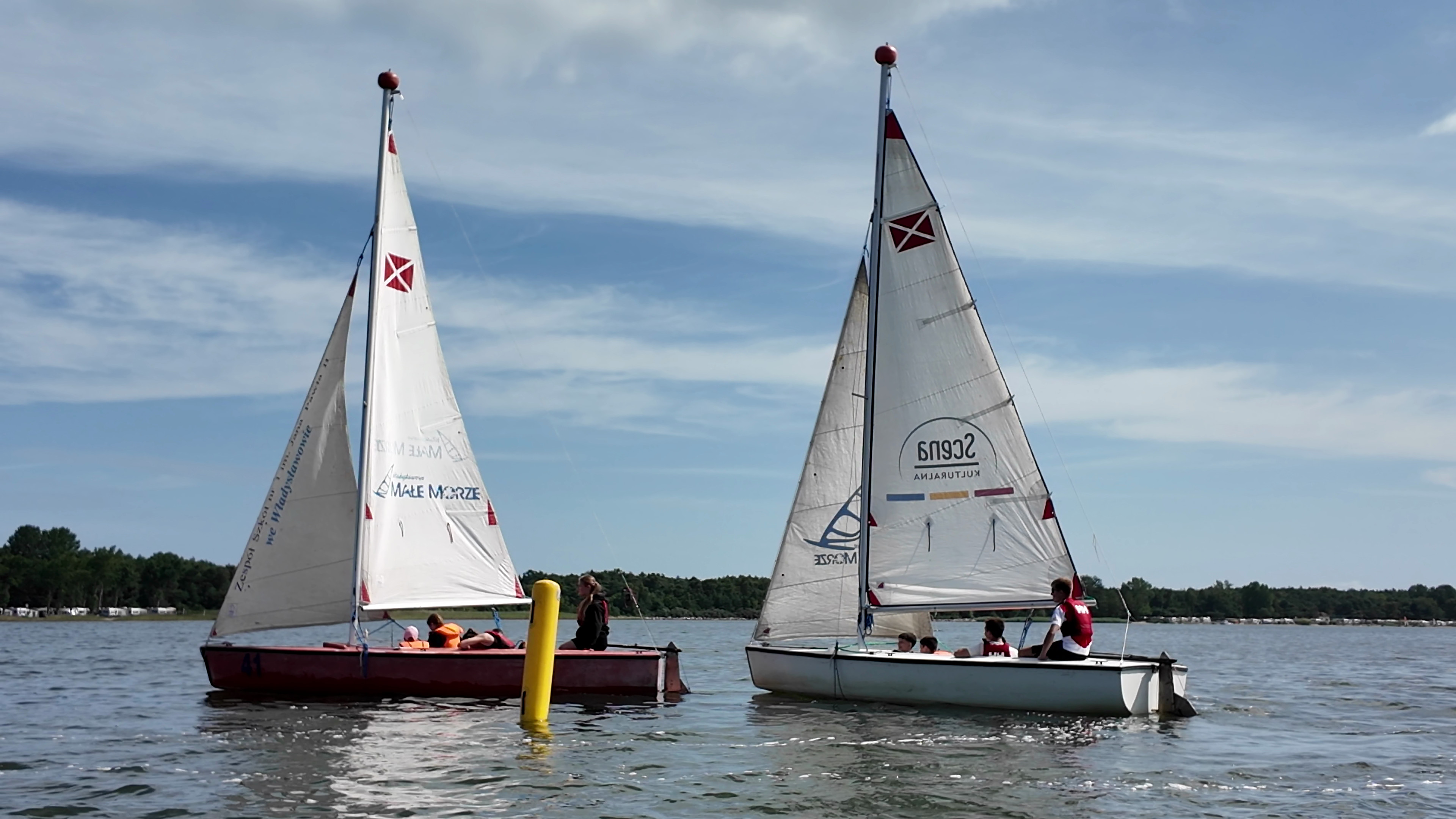 Młodzi żeglarze w akcji. Wakacyjna szkółka na wodach Zatoki Puckiej