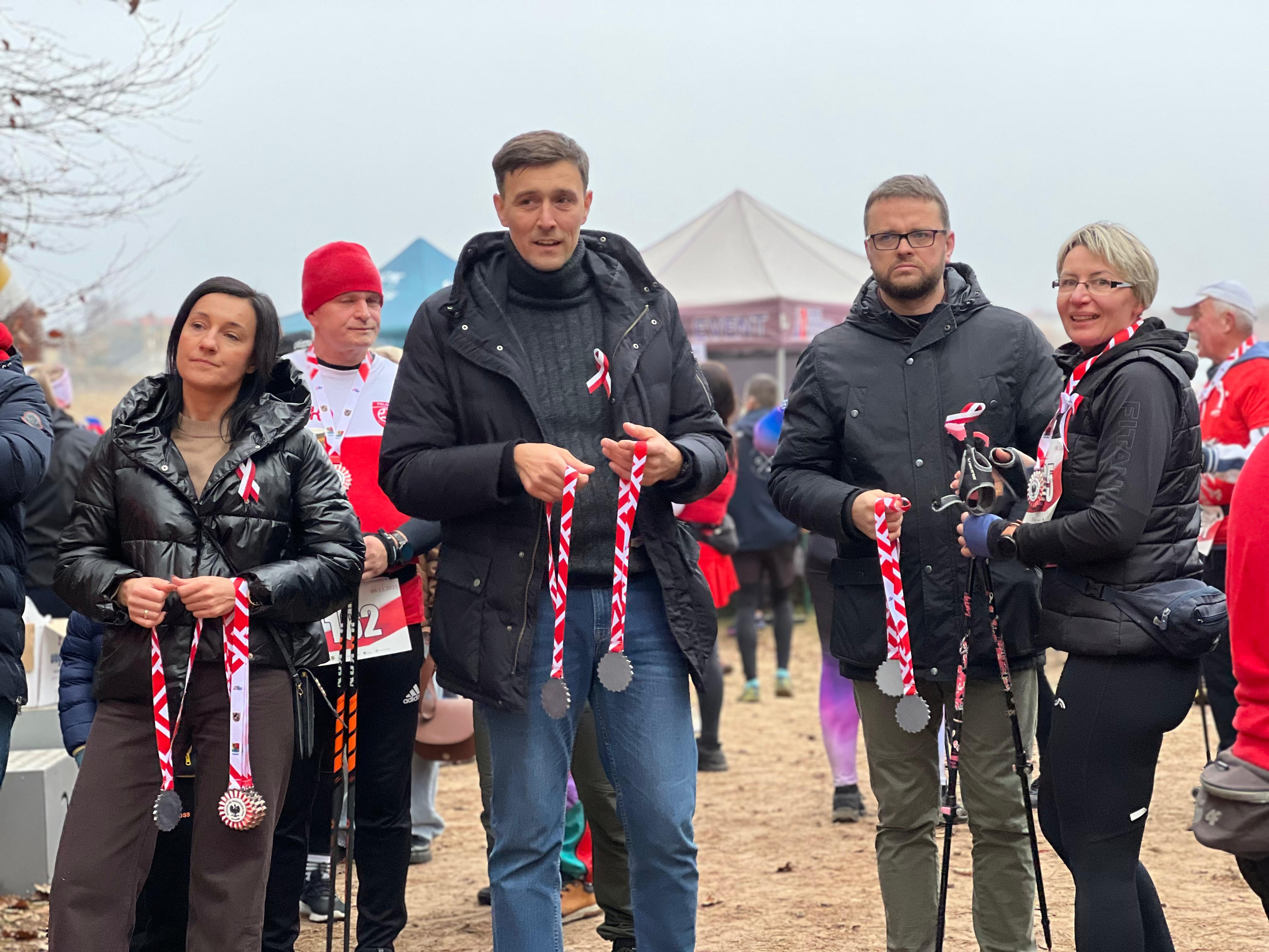 Z kijkami w dłoniach i biegiem zainaugurowali w gminie Wejherowo obchody Święta Niepodległości