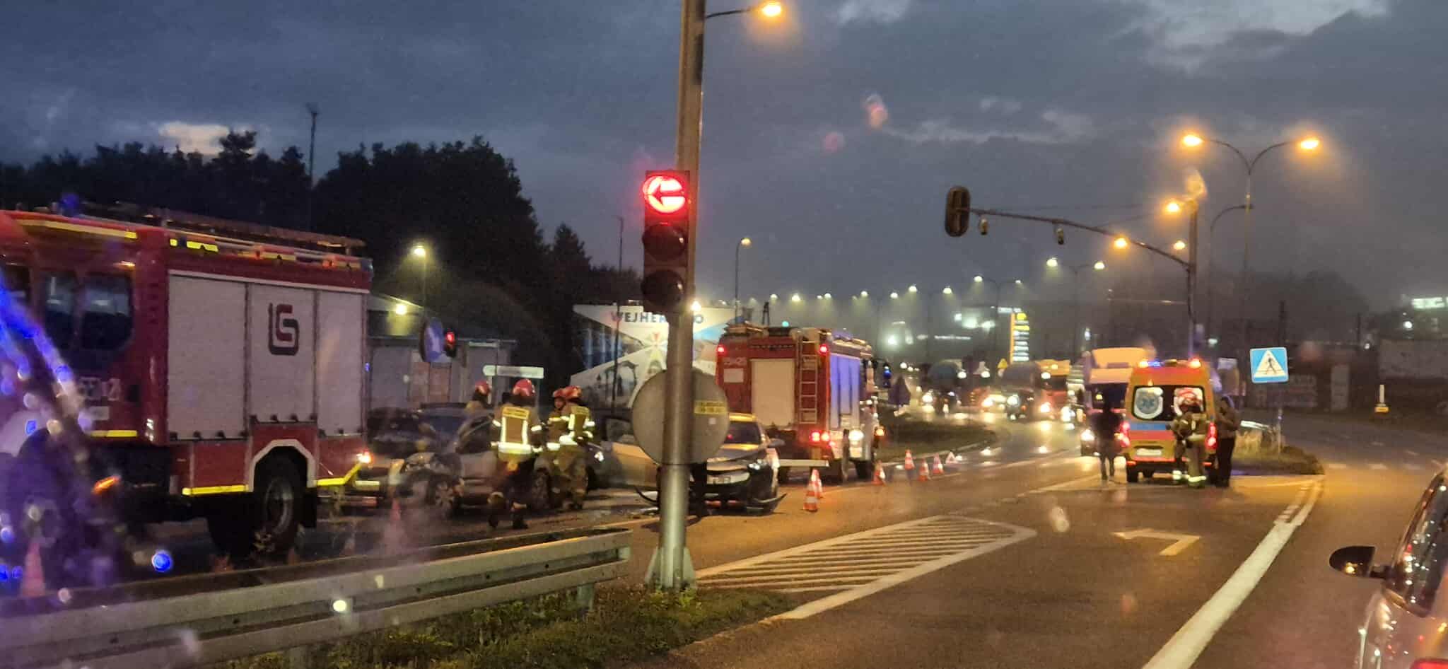 Zderzenie dwóch aut na skrzyżowaniu z ul. Orzeszkowej w Wejherowie