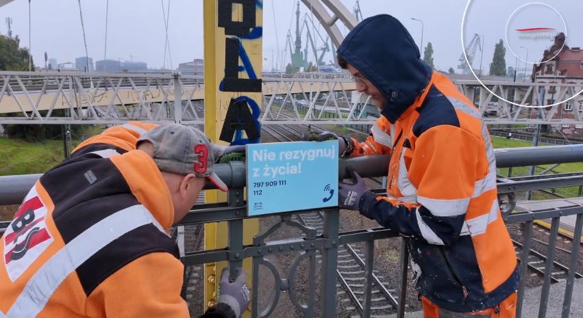 Nietypowa akcja na mostach w Gdańsku. Wywiesili tabliczki