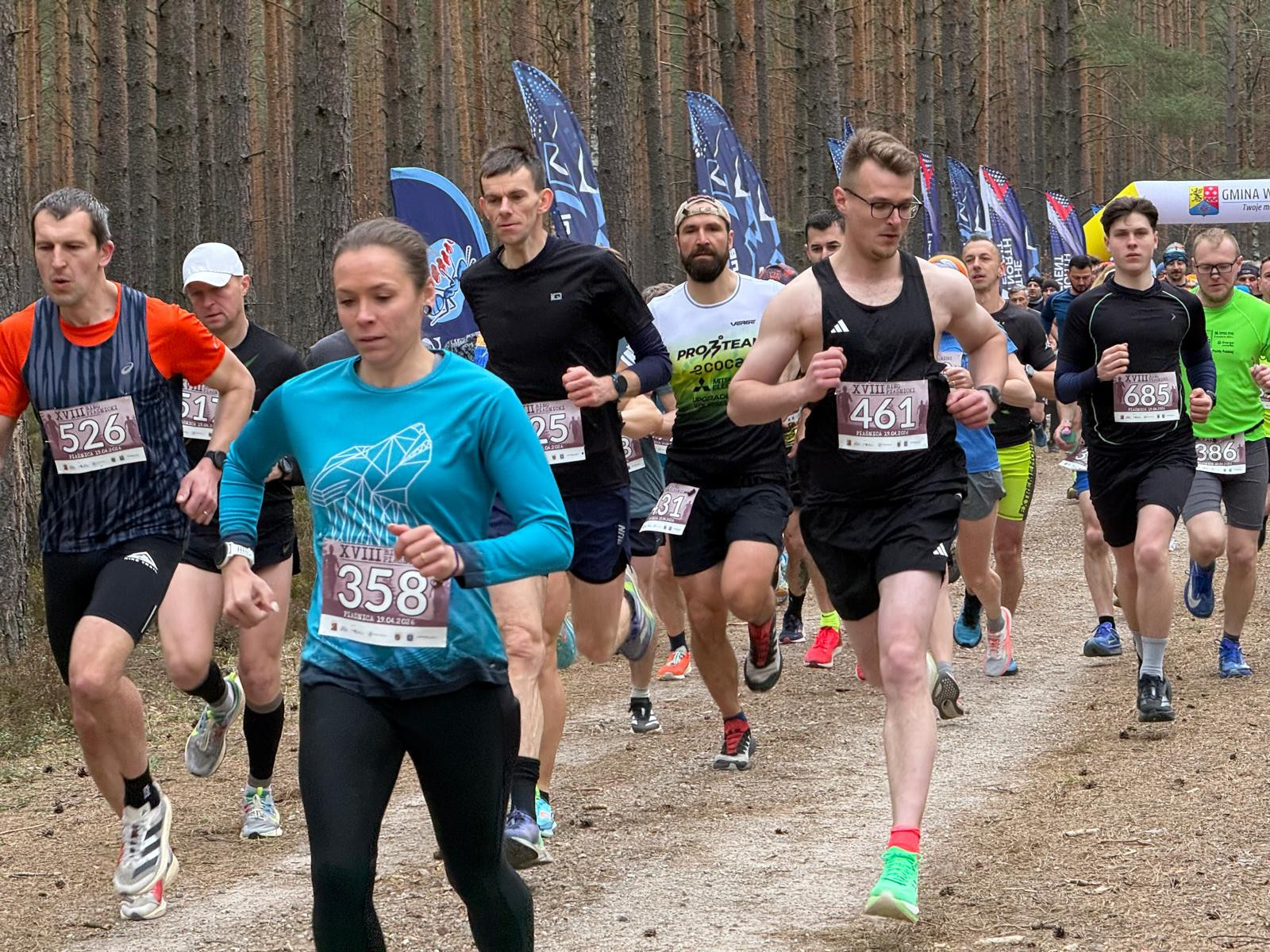 Bieg Piaśnicki 2026. Ponad 600 osób pobiegło w Lasach Piaśnickich. "Warunki były idealne do szybkiego biegania"