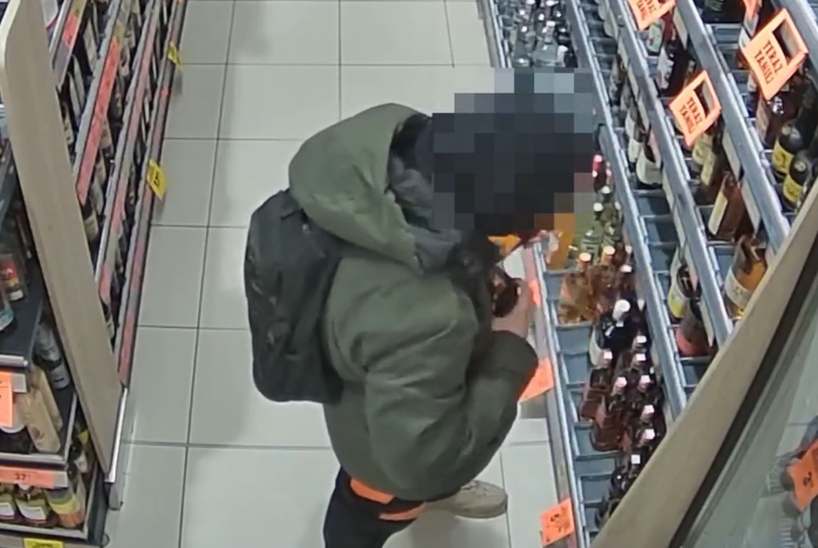 Plan był prosty: wziąć whisky i wyjść. Coś poszło nie tak