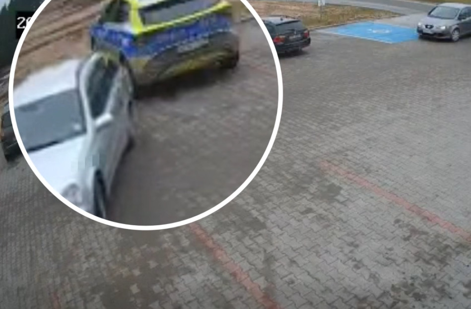 Auto stoczyło się na radiowóz. Kierowca… odjechał