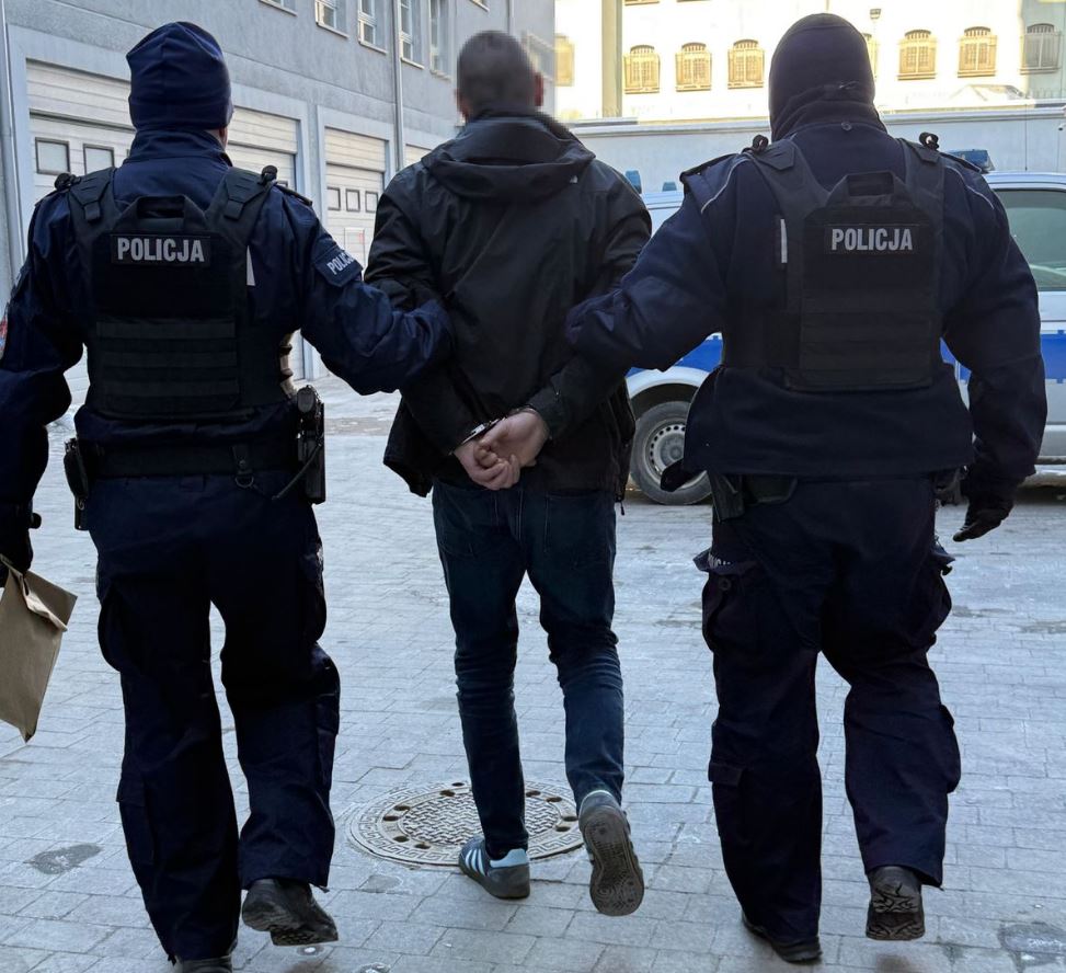 Sceny jak z filmu akcji. Kradzież, ucieczka i policyjna obława