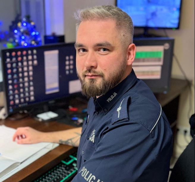 Policjant pomógł 'potrzebującemu' taksówkarzowi. Zaskakujący finał interwencji