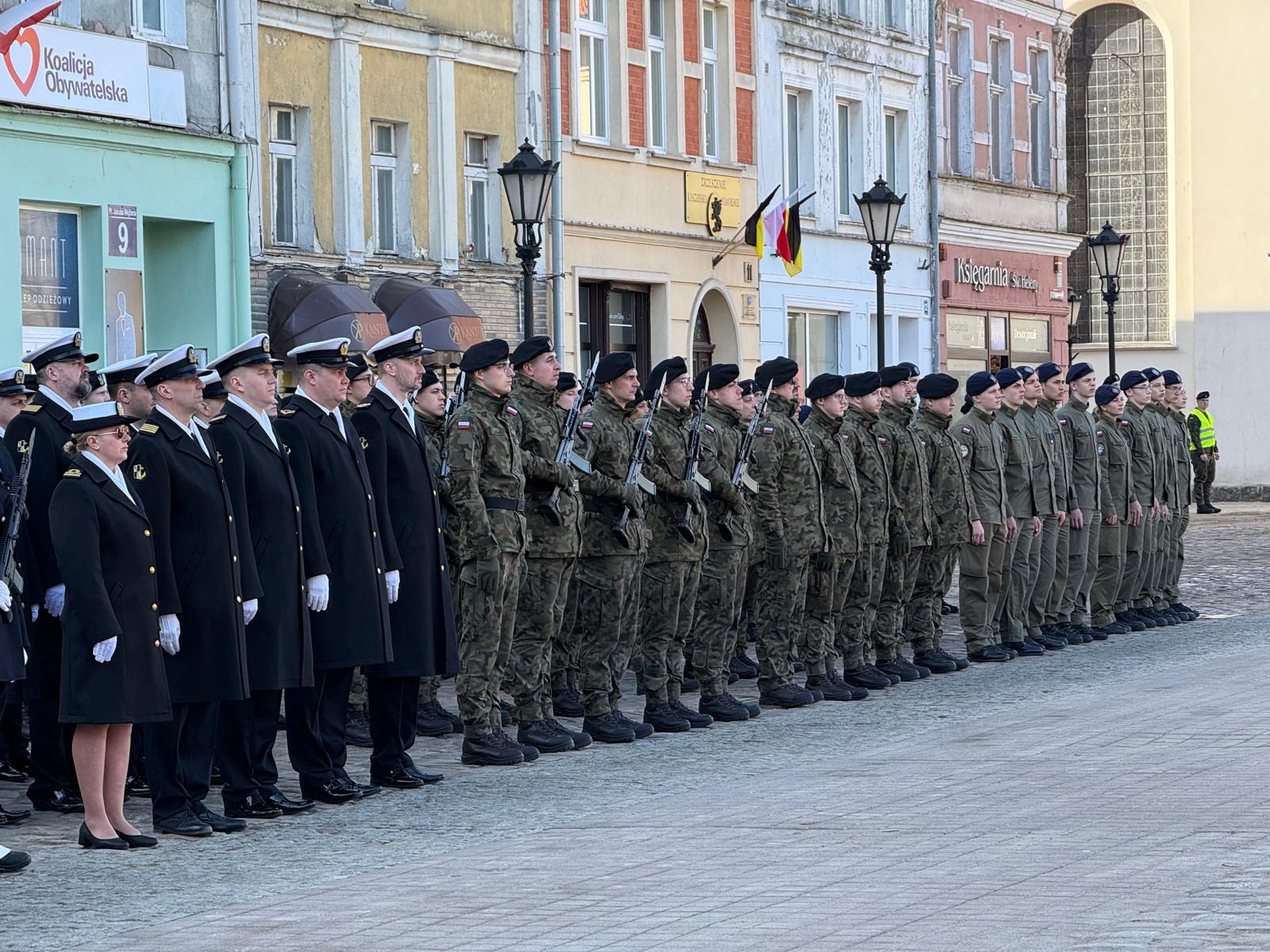 Przysięga żołnierzy w Wejherowie. Za nimi 28 dni intensywnego szkolenia