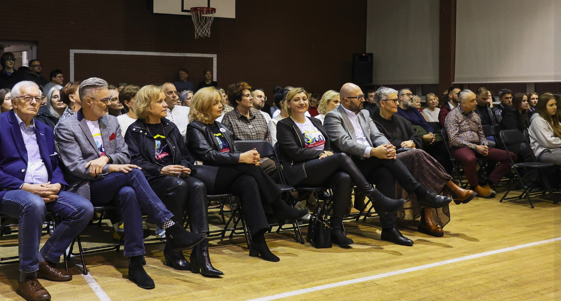 Wzruszające spotkanie po latach. Szkoła stała się mostem między pokoleniami