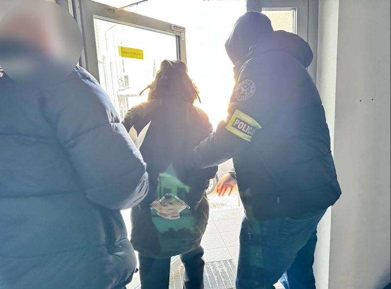 Pościg między altanami. Zatrzymali 36-latka z ponad 440 gramami narkotyków