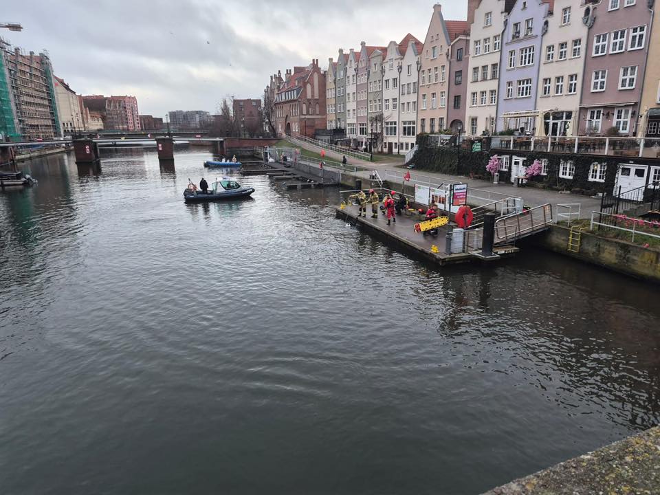 Alarm nad Motławą. Twierdził, iż koledzy znajdują się w rzece
