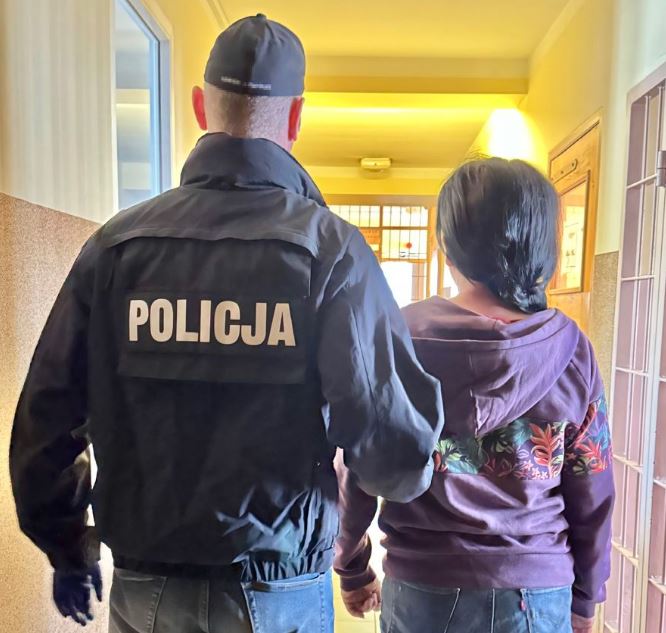 Ukradła i spaliła dokumenty seniorki. Łańcuszek zatrzymała