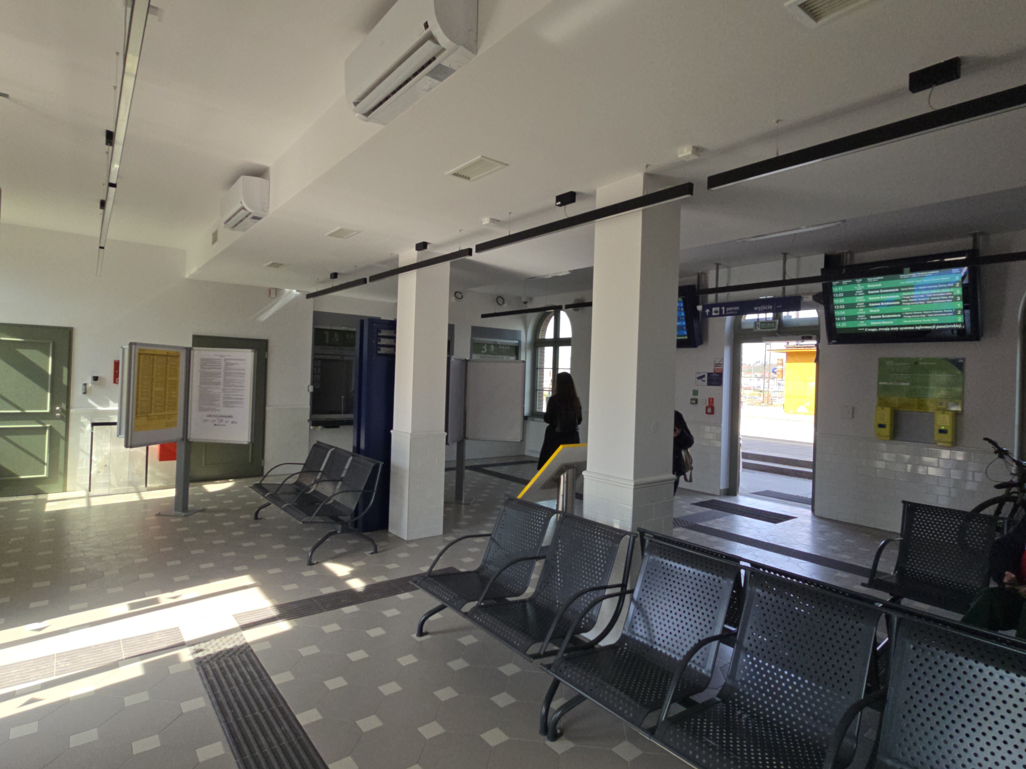 Zamknięta toaleta na dworcu kolejowym w Wejherowie. "To jest krępujące"