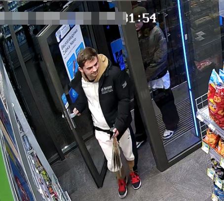 Policja poszukuje pary podejrzanej o kradzież w 'Żabce Nano'