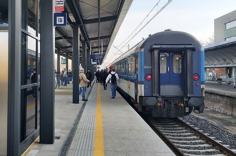 Wsiadła do pociągu w Gdyni, wysiadła w Katowicach. Wspólnymi siłami uratowali kobietę w kryzysie psychicznym