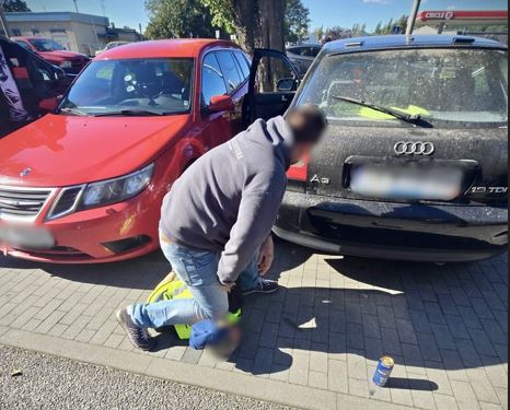 Zatrzymani na gorącym uczynku. Odebrali seniorce 48 tys. zł działając 'na policjanta'