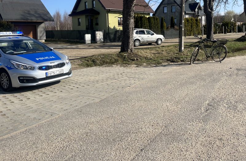 Wypadek z udziałem rowerzystki. Kobieta trafiła do szpitala