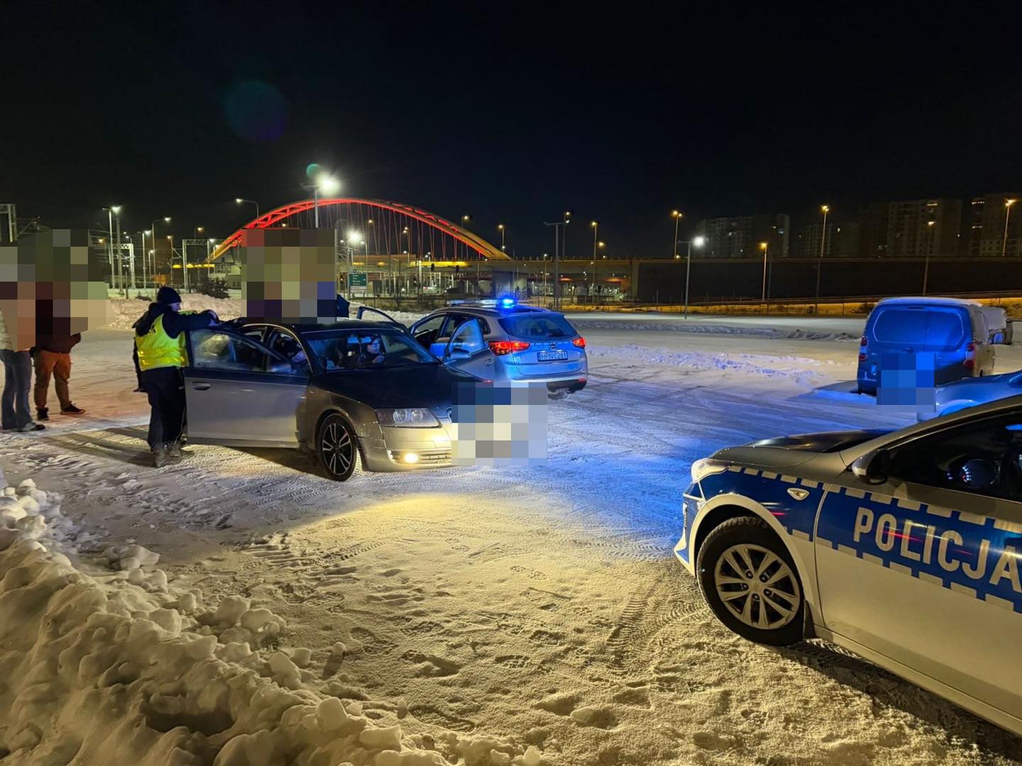 Na ścianach malowali symbole drużyn piłkarskich. Wpadli nad ranem