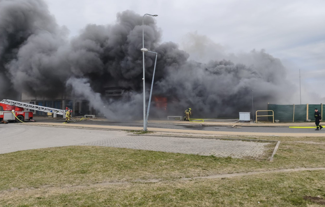 Pożar marketu. Trwa akcja służb