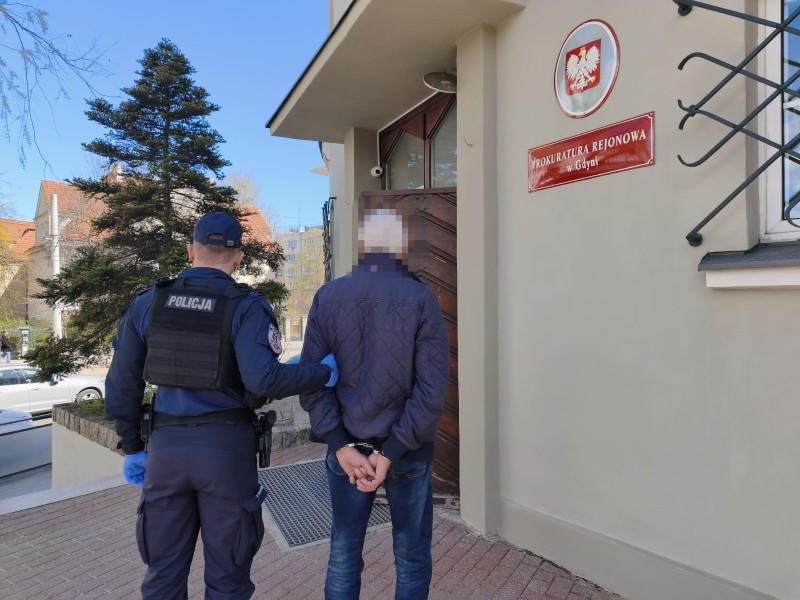 Gdynia: 72-letni kierowca oferował policjantom łapówkę. Teraz grozi mu więzienie