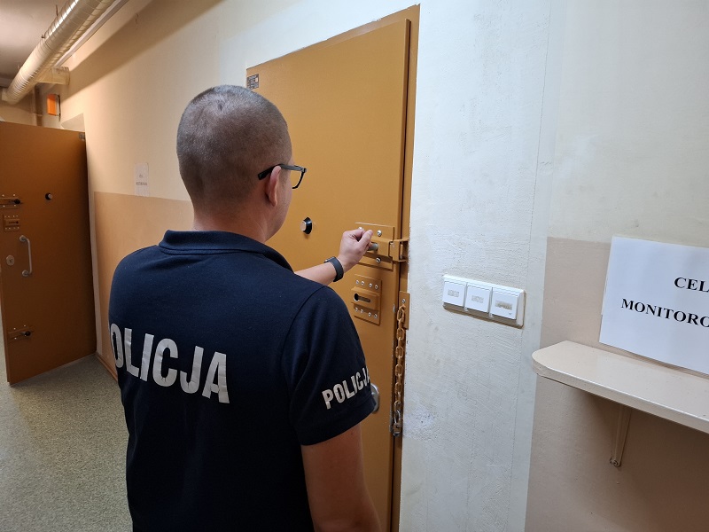 Śniadanie w hotelu, kolacja w więzieniu. Warszawiak wpadł na Pomorzu