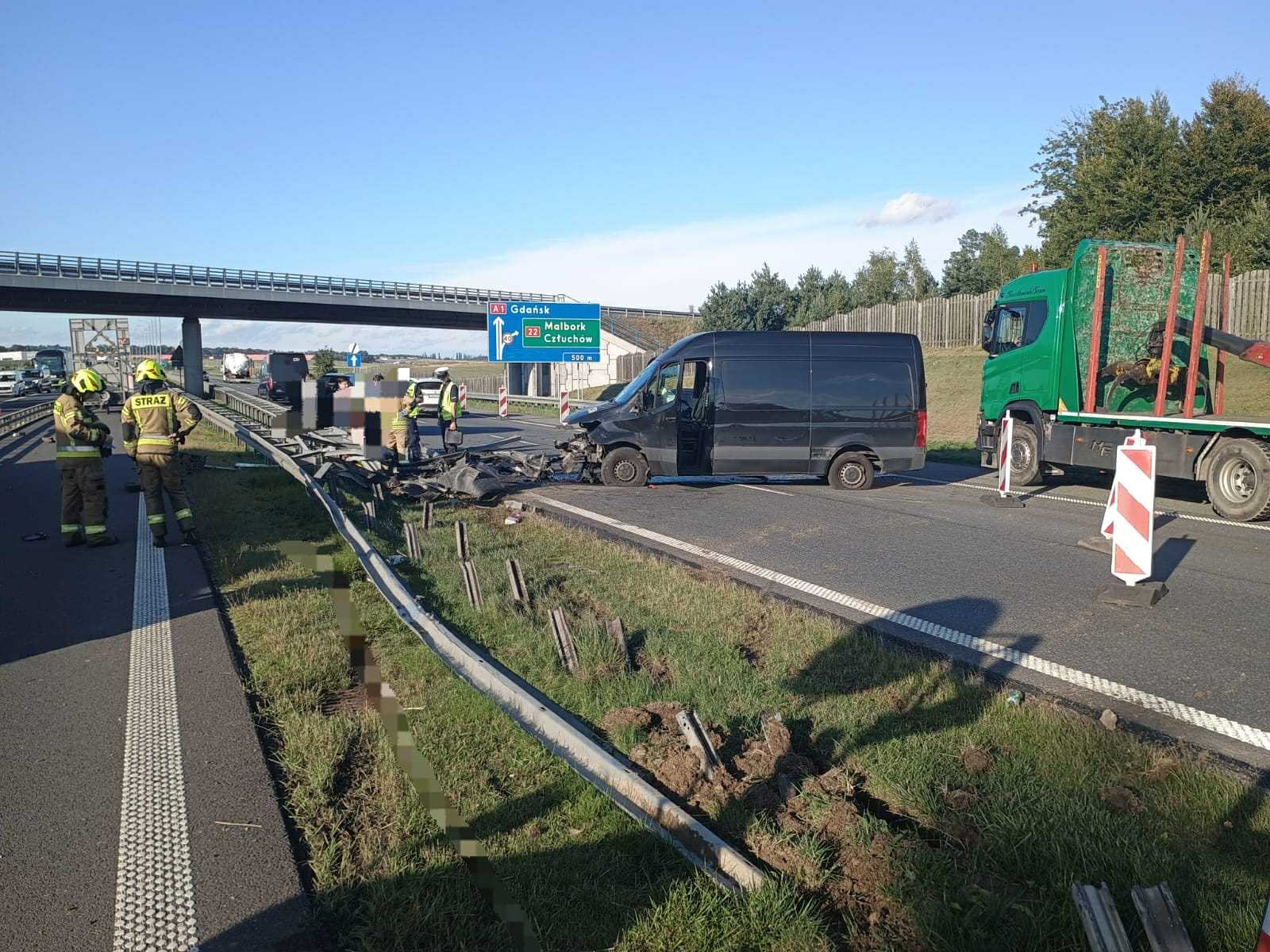 Wypadek na autostradzie. Jedna osoba poszkodowana